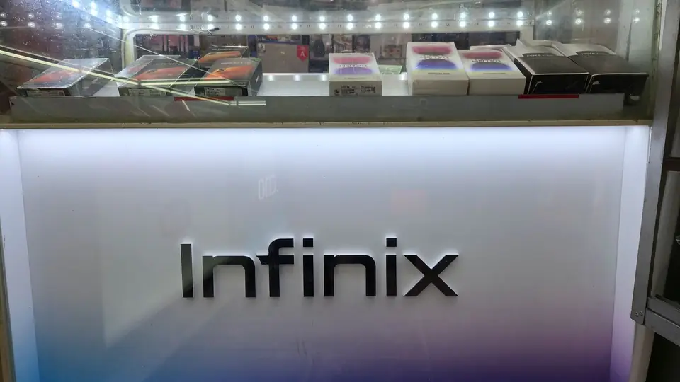 Comptoir Infinix — Les smartphones Infinix en vitrine.