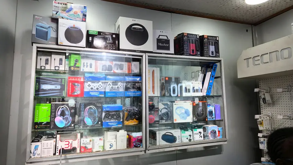 Audio, gaming & accessoires — Enceintes, casques, manettes, chargeurs et produits Oraimo.